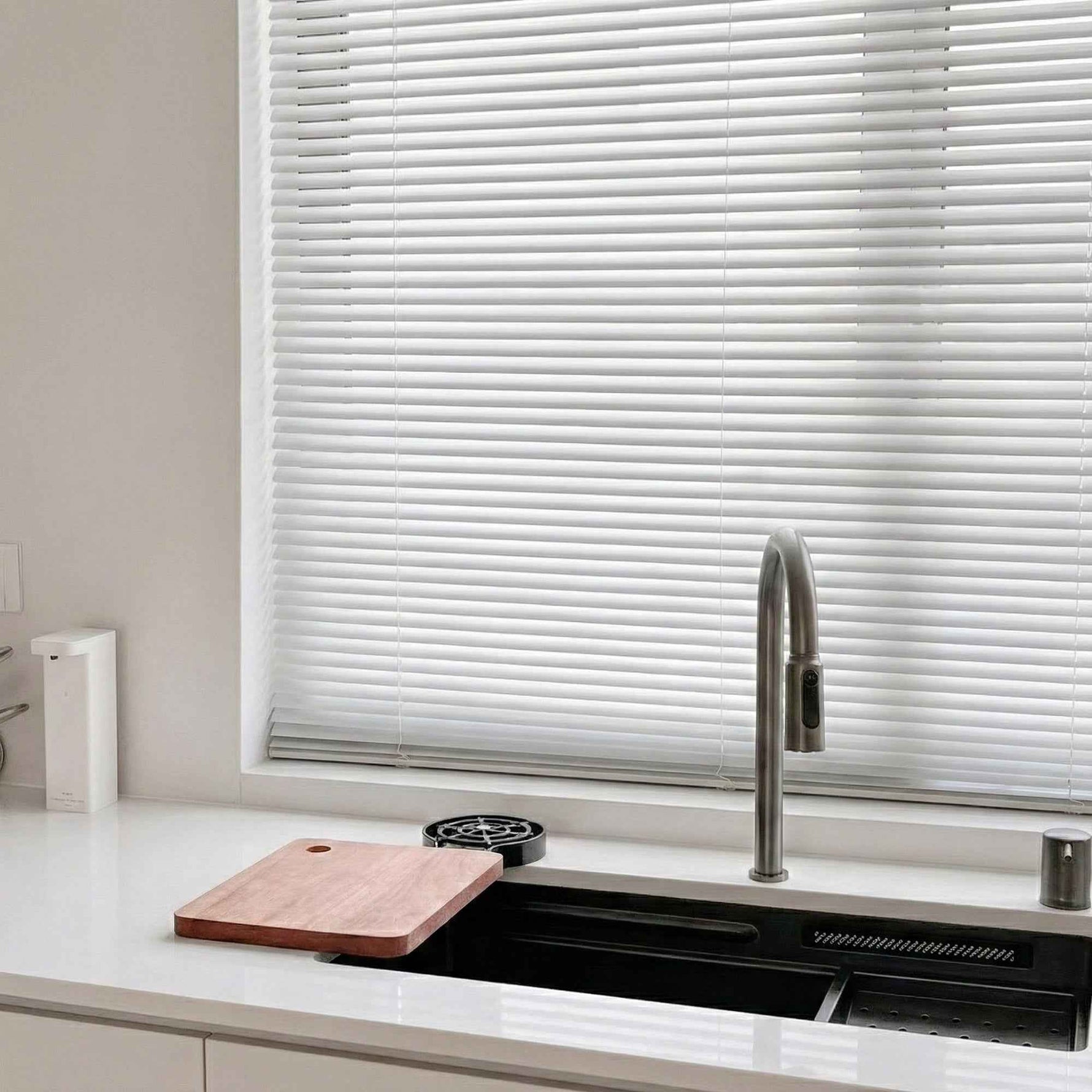 B-Aluver Corded Blackout Aluminum Blinds - Detail View 9 | JOYDRAPE Bespoke Luxury