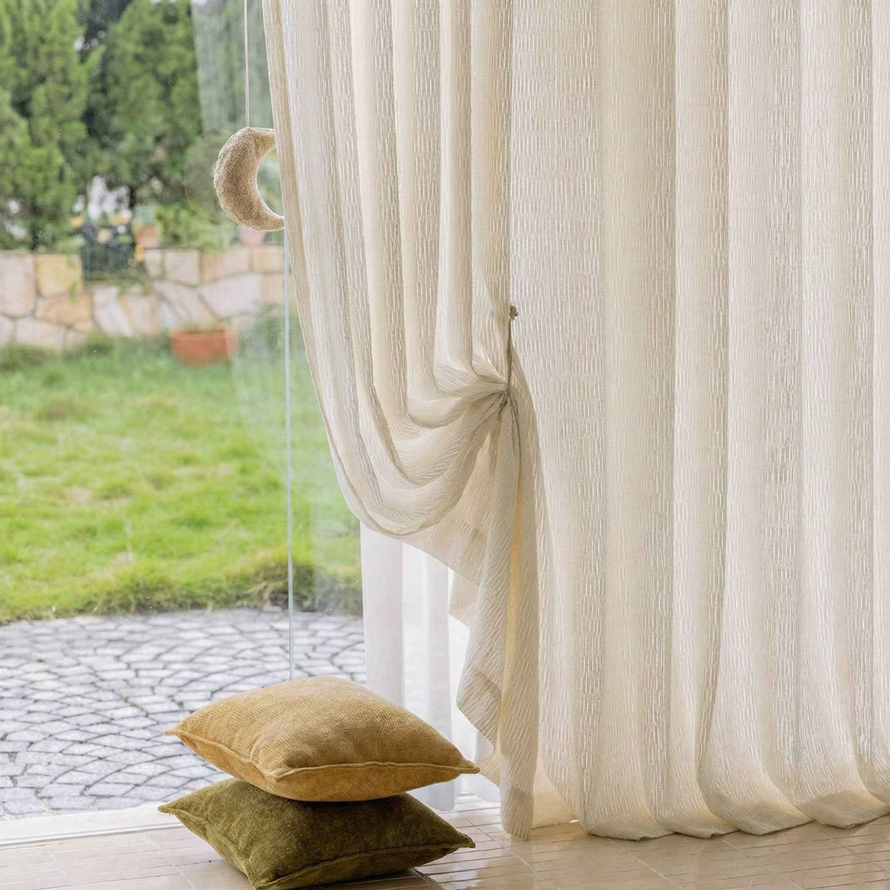 Line white plush-feel semi-sheer curtains