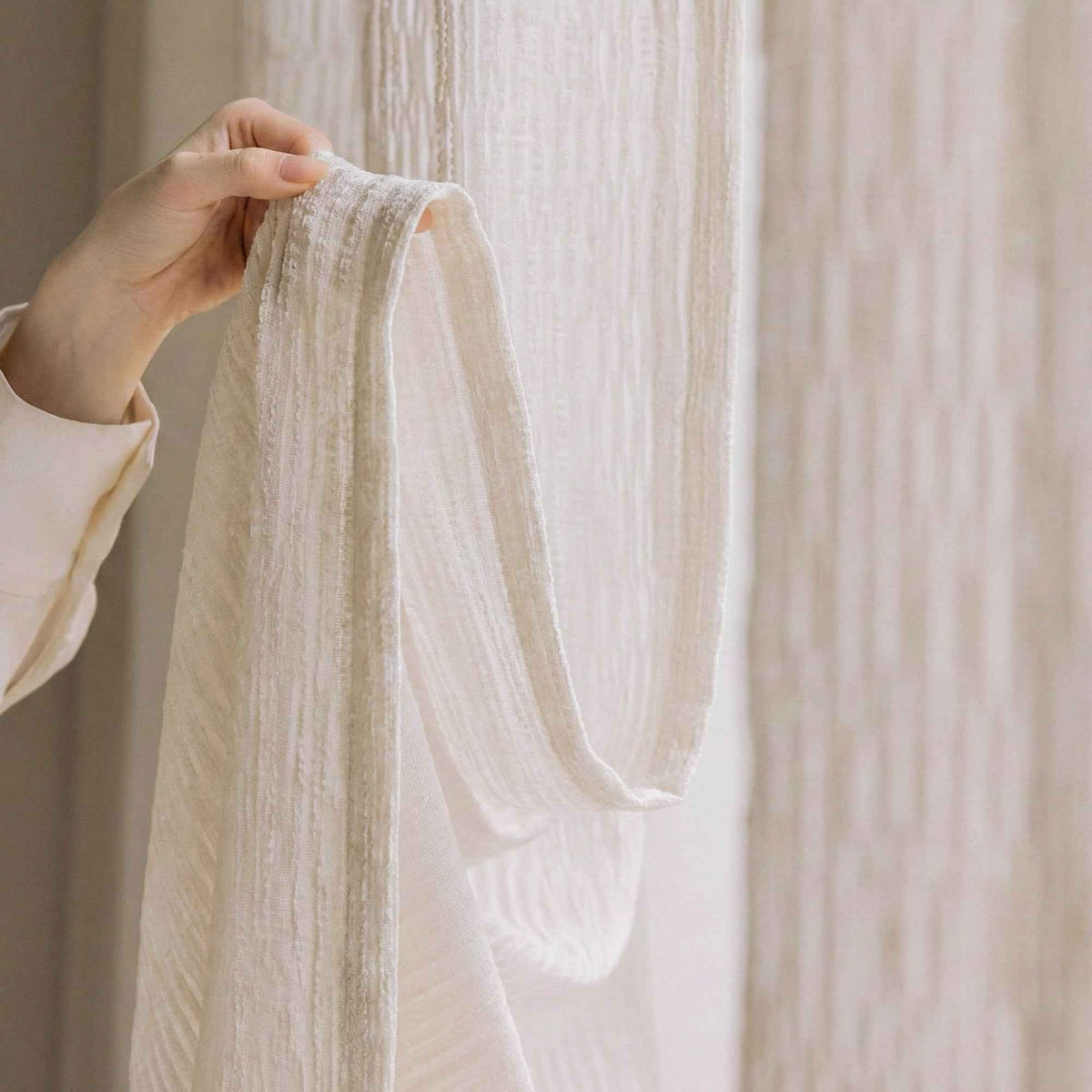 Line white plush-feel semi-sheer curtains